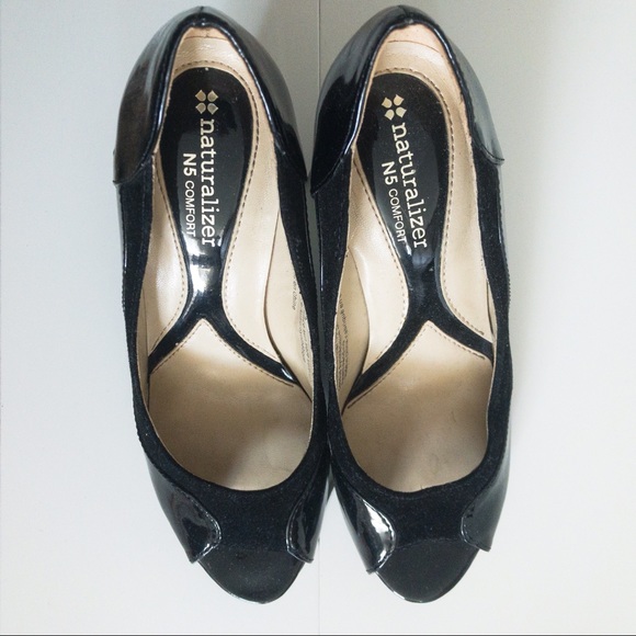Naturalizer black Glossy Pumps - Picture 2 of 5
